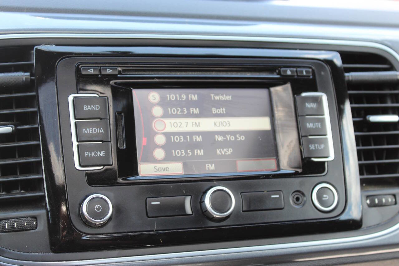 Used 2014 Volkswagen Beetle TDI image 17