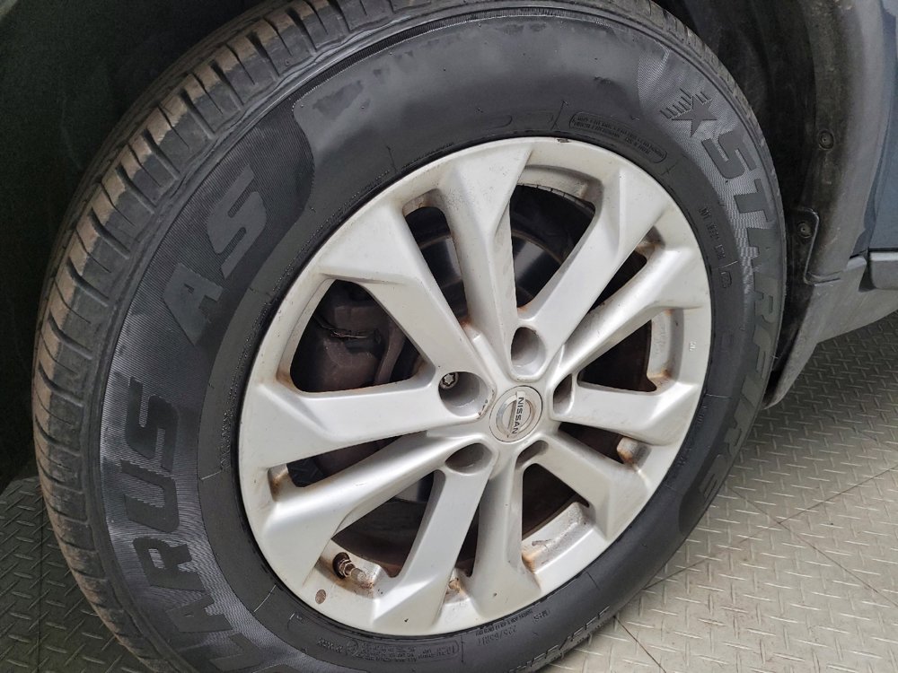 Used 2016 Nissan Rogue SV w/ SV Premium Package image 31