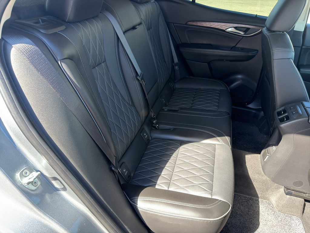Used 2023 Buick Envision Avenir image 25