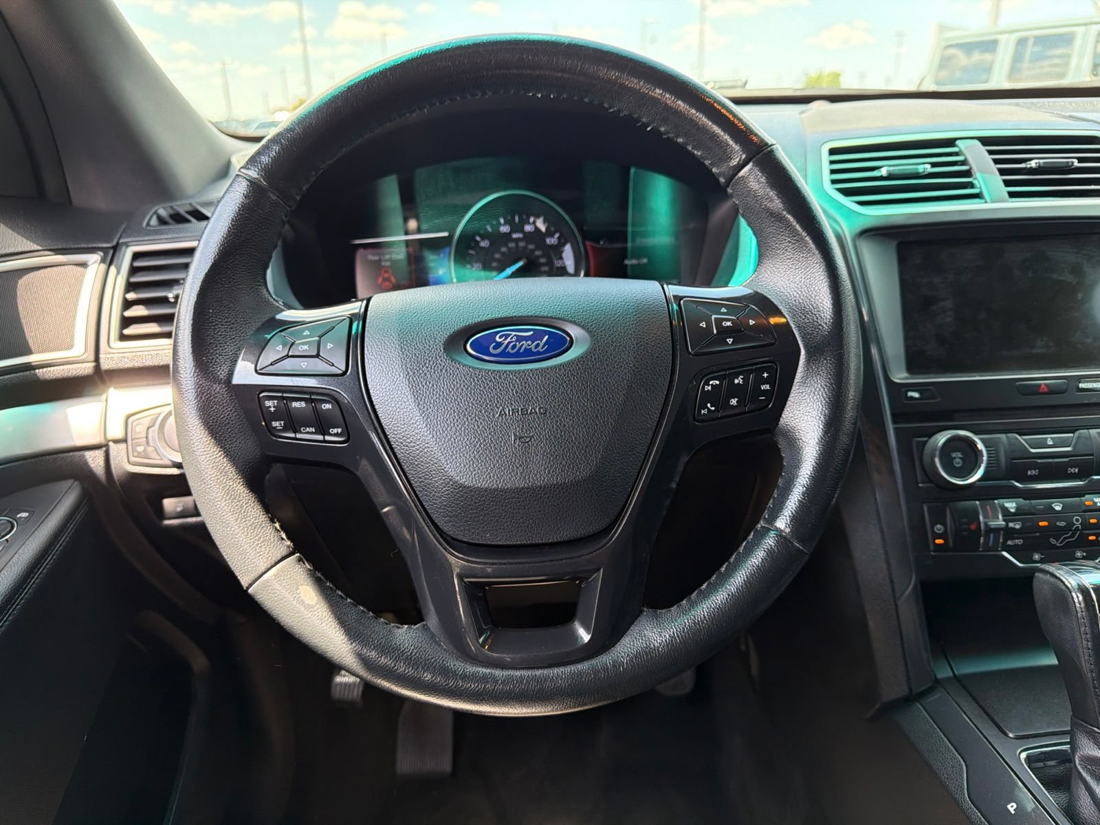 Used 2017 Ford Explorer XLT w/ Equipment Group 202A FWD image 19
