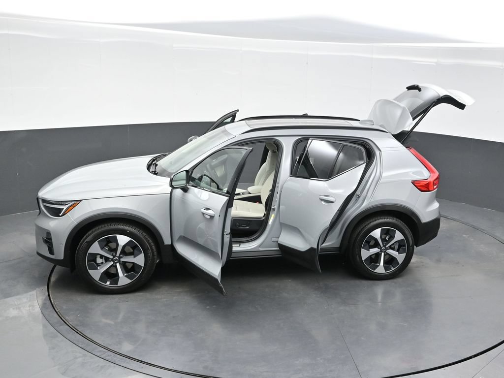 New 2026 Volvo XC40 B5 Plus w/ Protection Package Premier AWD/4WD image 42