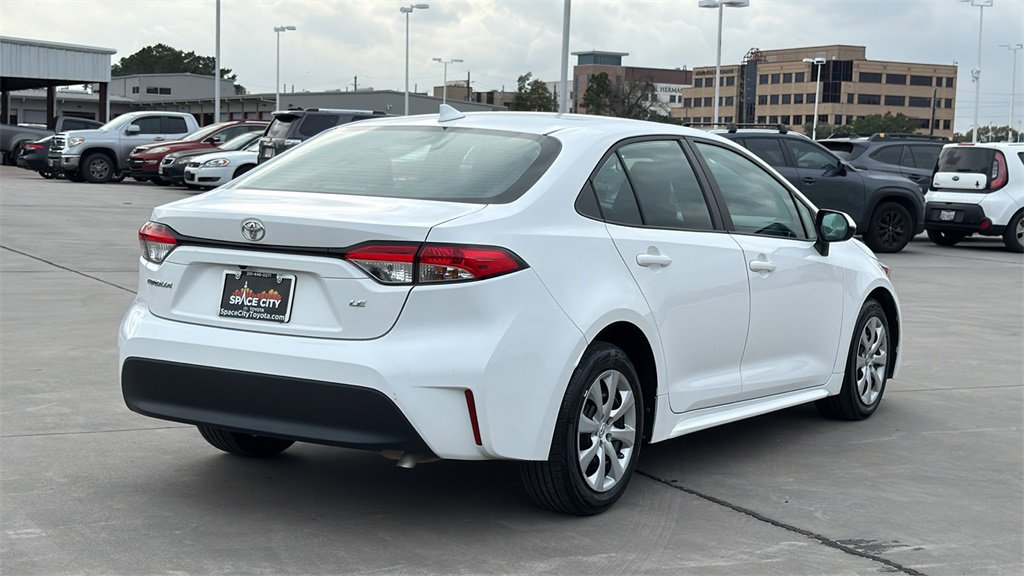 Used 2023 Toyota Corolla LE image 5