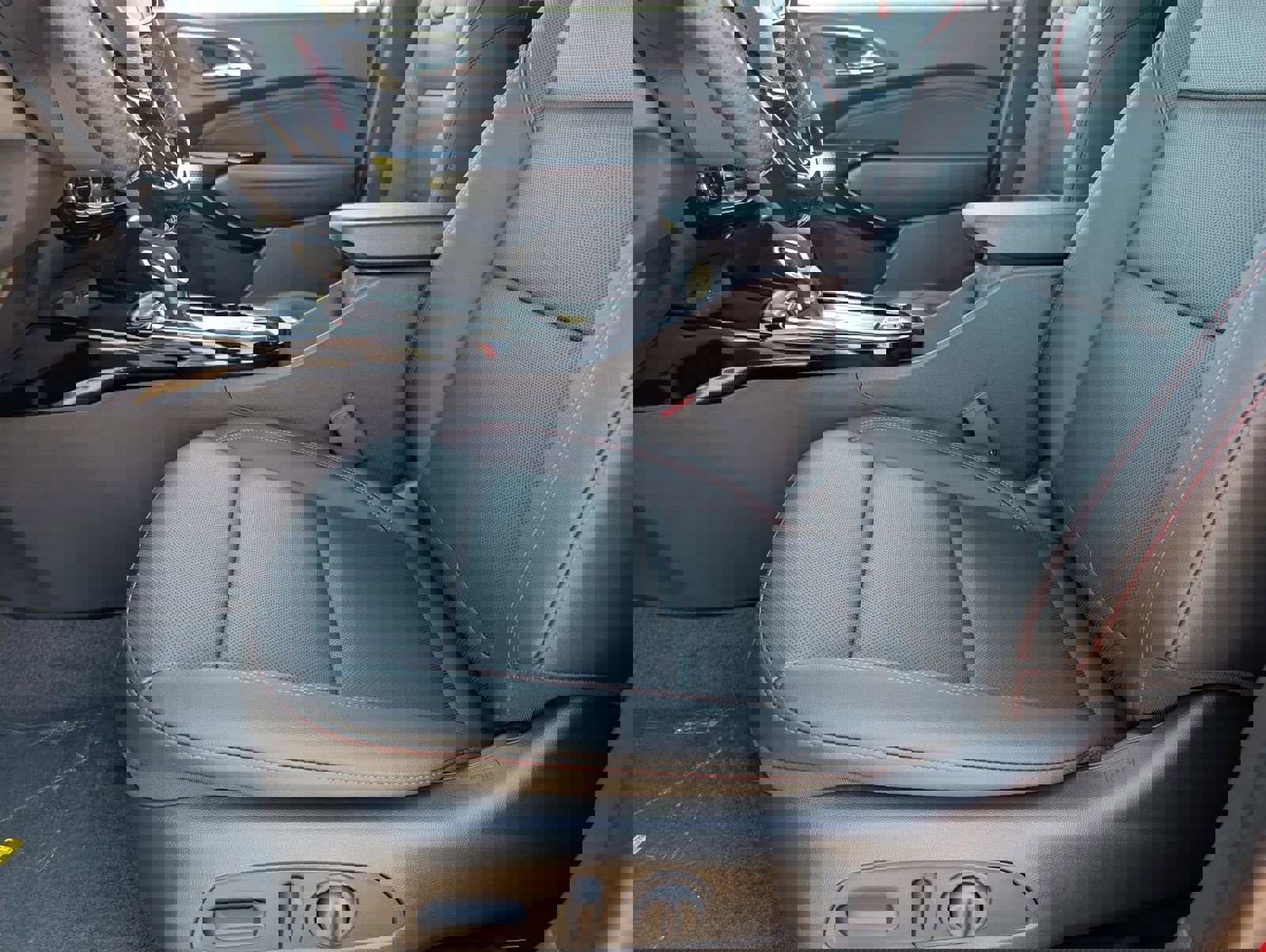 New 2026 Chevrolet Trax RS w/ Driver Confidence Package FWD image 7