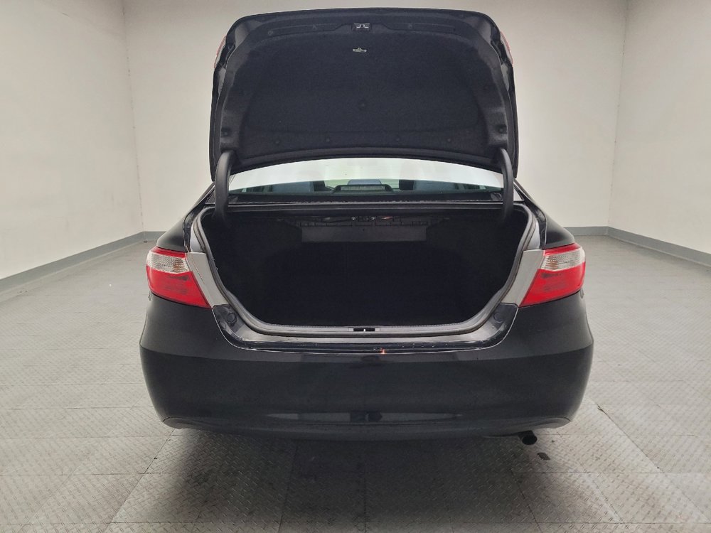 Used 2015 Toyota Camry LE image 29