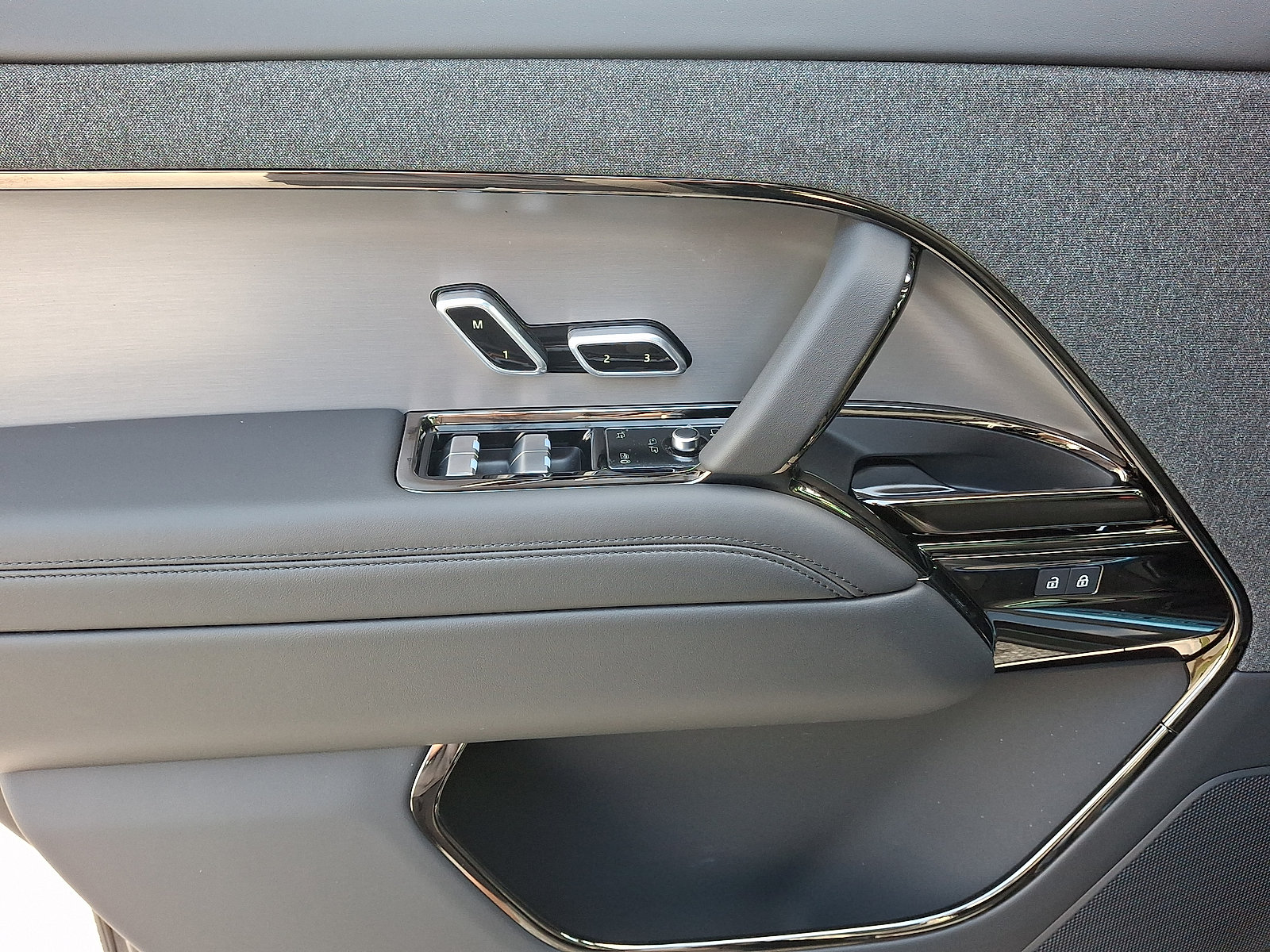 New 2026 Land Rover Range Rover Sport SE AWD/4WD image 10