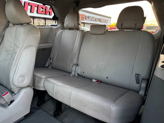 Used 2012 Toyota Sienna XLE AWD/4WD image 17