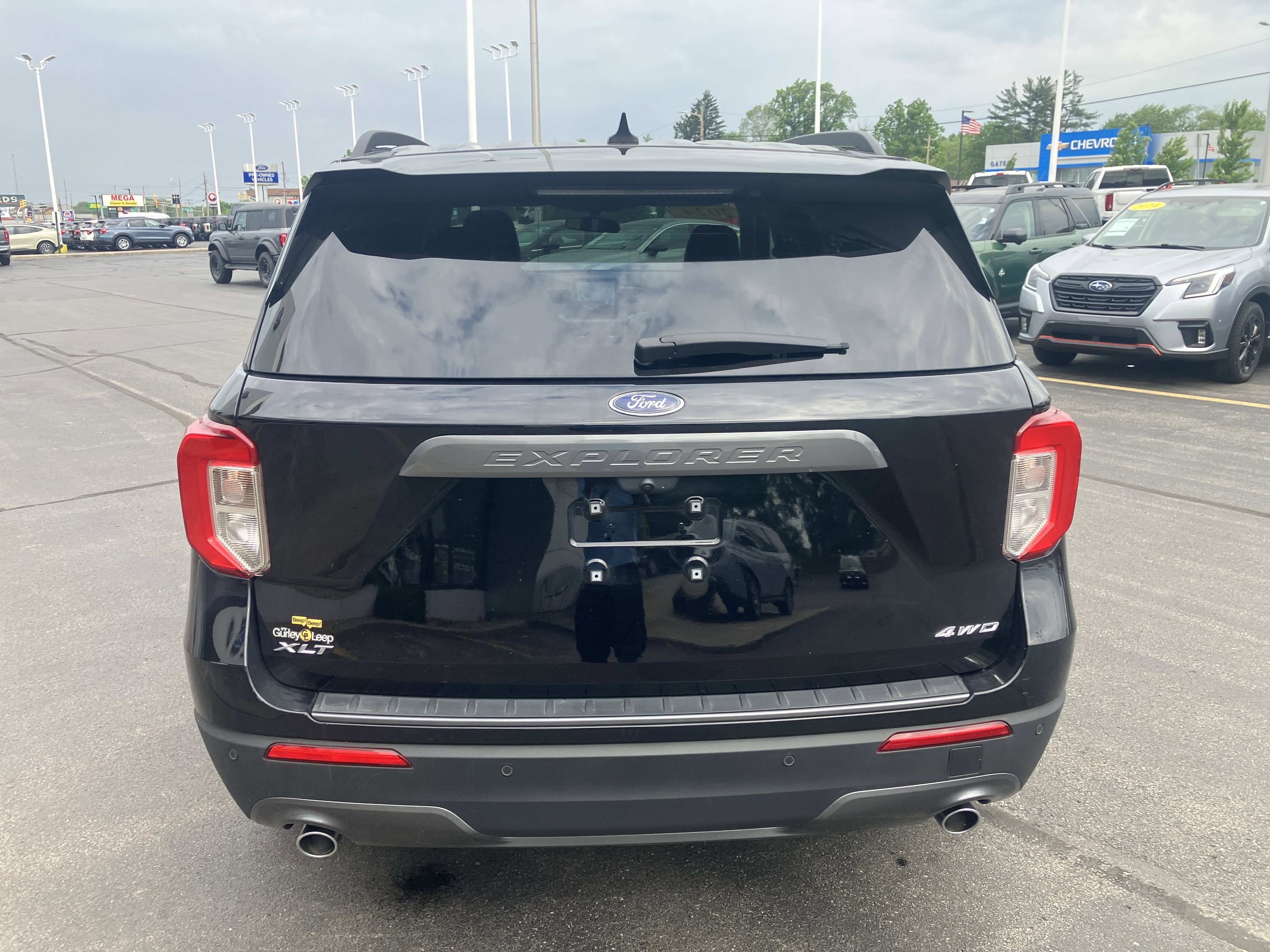 Used 2024 Ford Explorer XLT w/ Equipment Group 202A AWD/4WD image 6