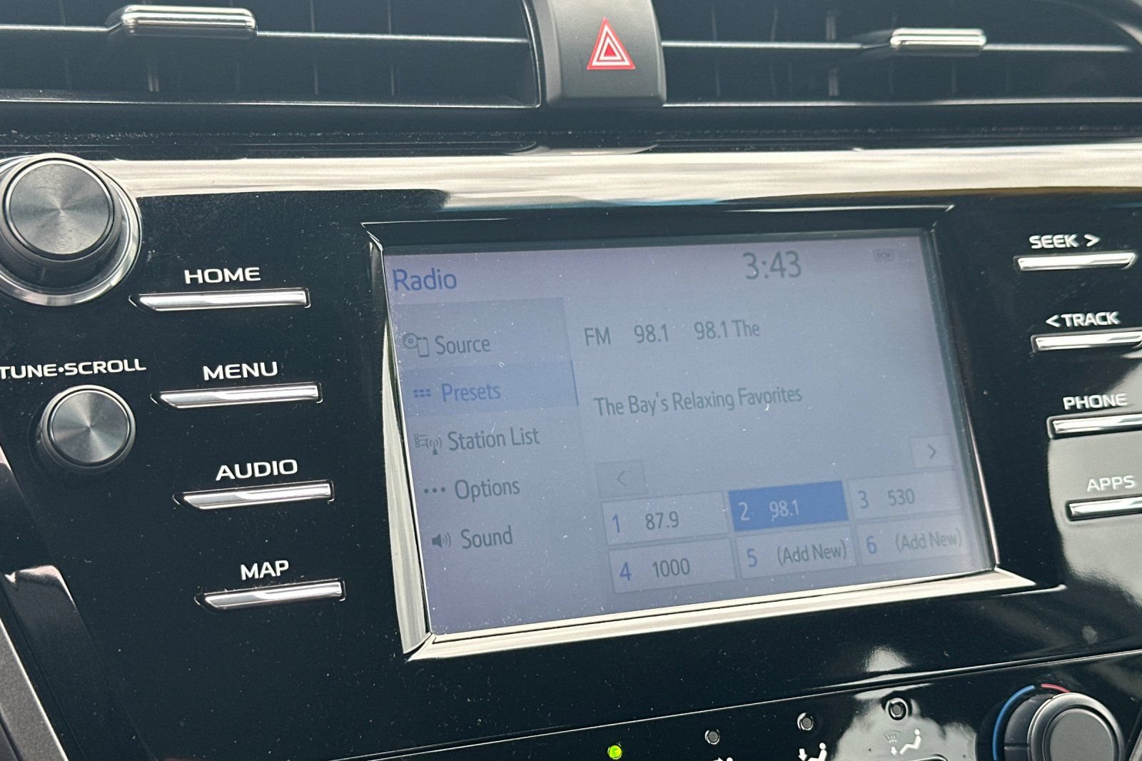 Used 2019 Toyota Camry LE FWD image 19