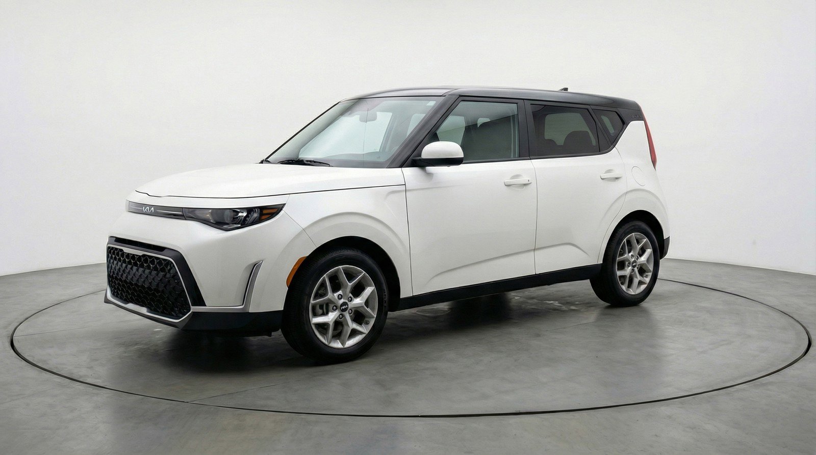 Used 2025 Kia Soul LX w/ LX Technology Package image 3