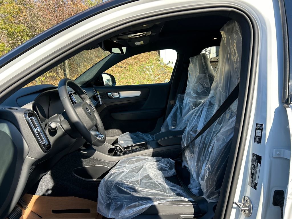New 2026 Volvo XC40 B5 Ultra w/ Climate Package AWD/4WD image 10