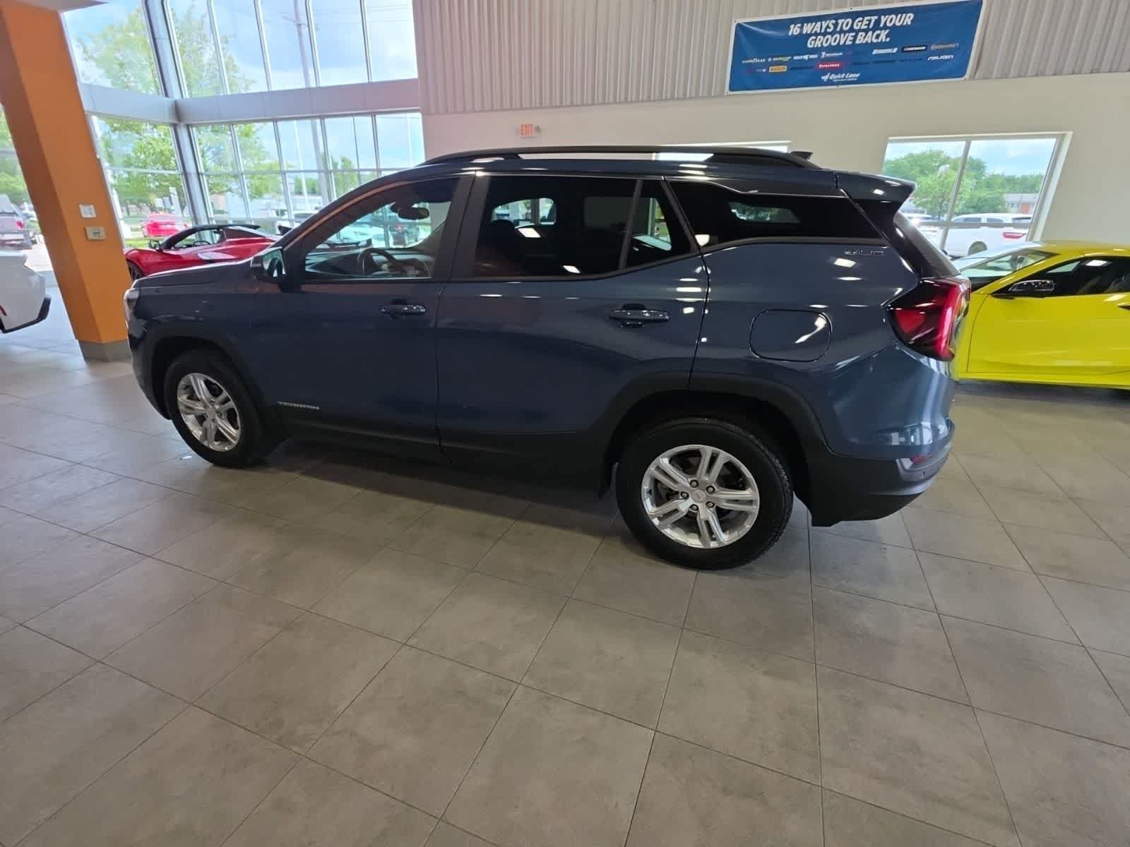Used 2024 GMC Terrain SLE w/ Driver Convenience Package AWD/4WD image 14