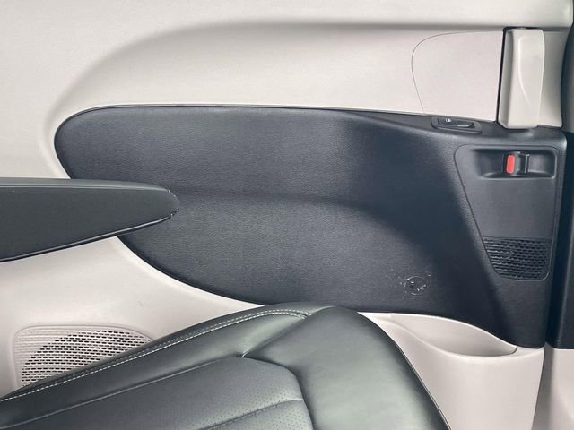 Used 2024 Chrysler Pacifica Touring-L image 21