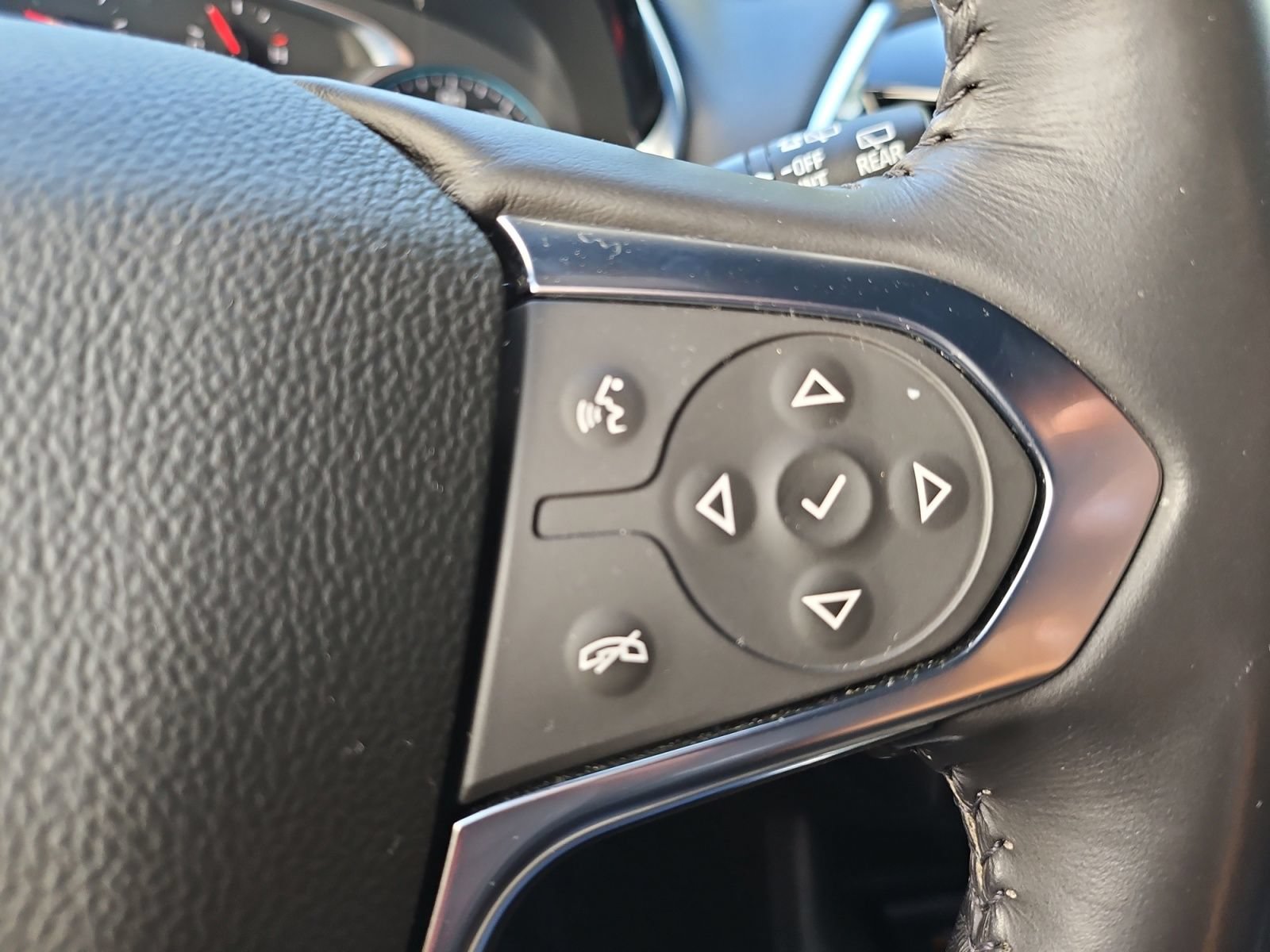 Used 2022 Chevrolet Traverse LT FWD image 30