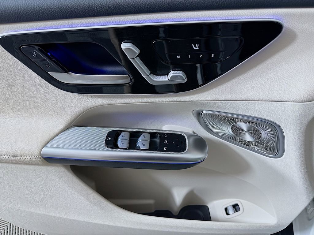 Used 2025 Mercedes-Benz GLC 300 4MATIC image 18