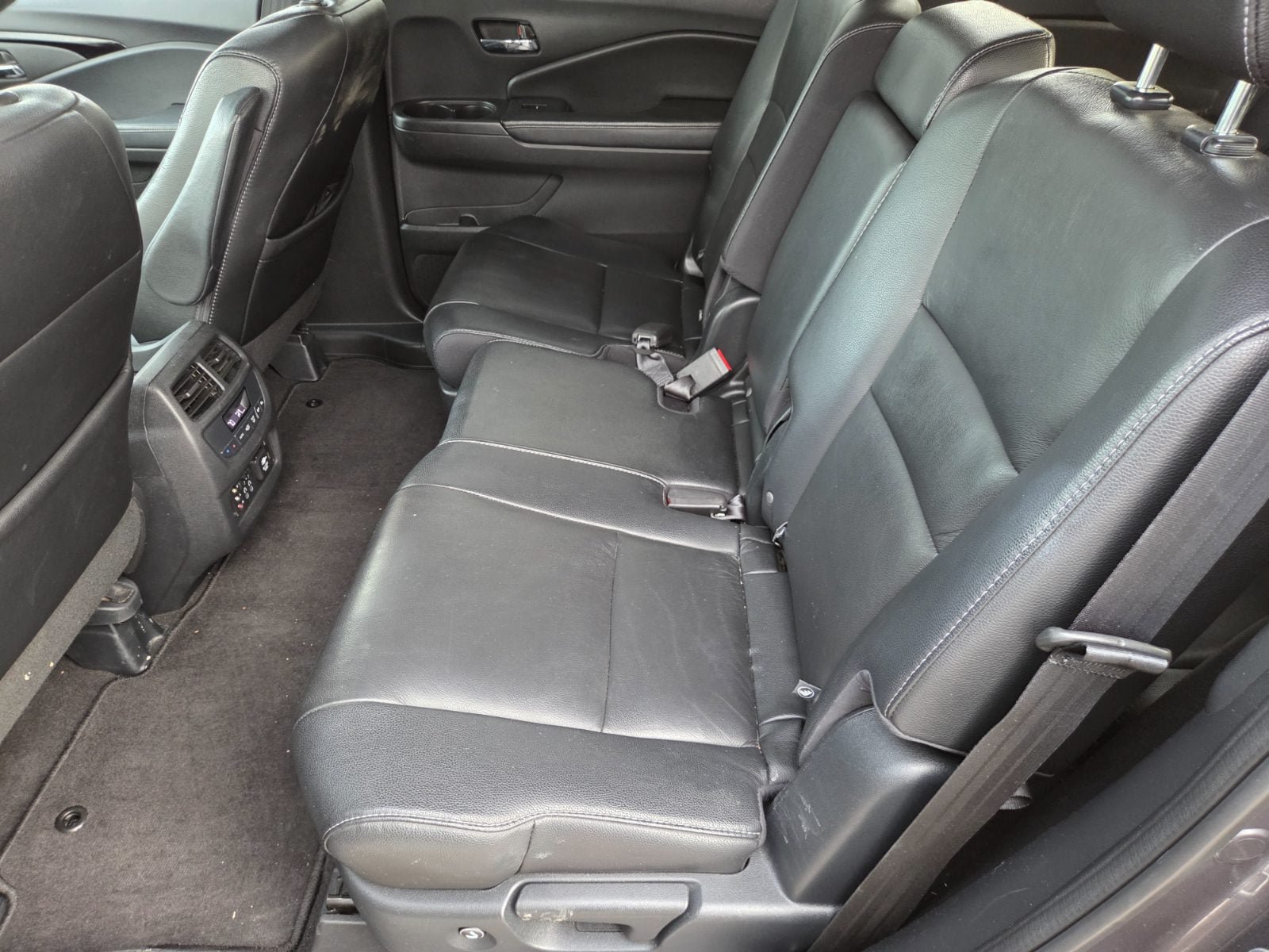 Used 2017 Honda Pilot Touring image 11