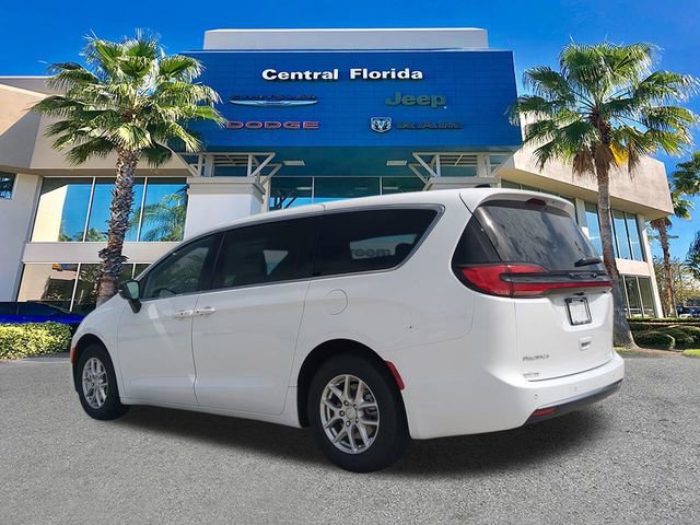 New 2027 Chrysler Pacifica Select FWD image 7