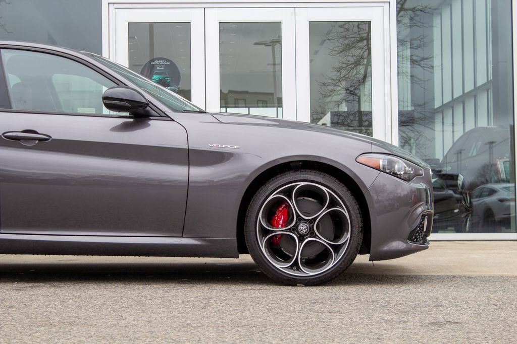 New 2025 Alfa Romeo Giulia AWD w/ Veloce Package AWD image 5