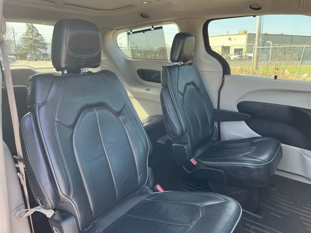 Used 2020 Chrysler Pacifica Limited image 25