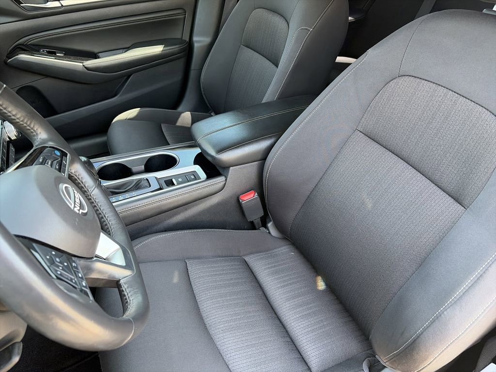 Used 2023 Nissan Altima 2.5 SV w/ SV Premium Package AWD/4WD image 12