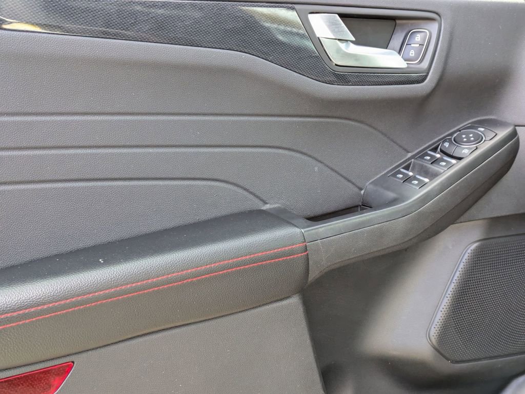 Used 2025 Ford Escape ST-Line image 11