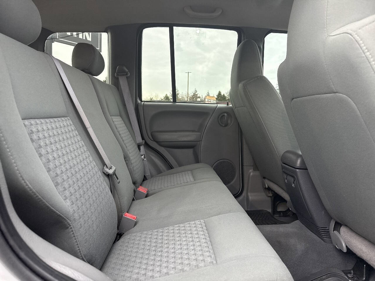 Used 2007 Jeep Liberty Sport image 25