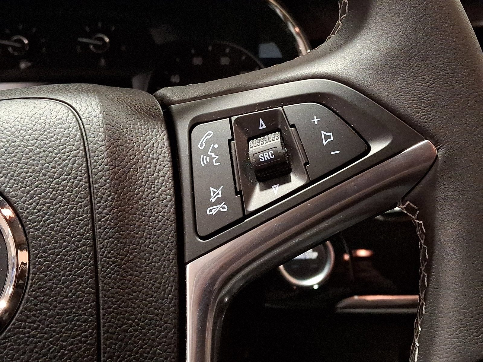 Certified 2022 Buick Encore Preferred w/ Safety Package image 24