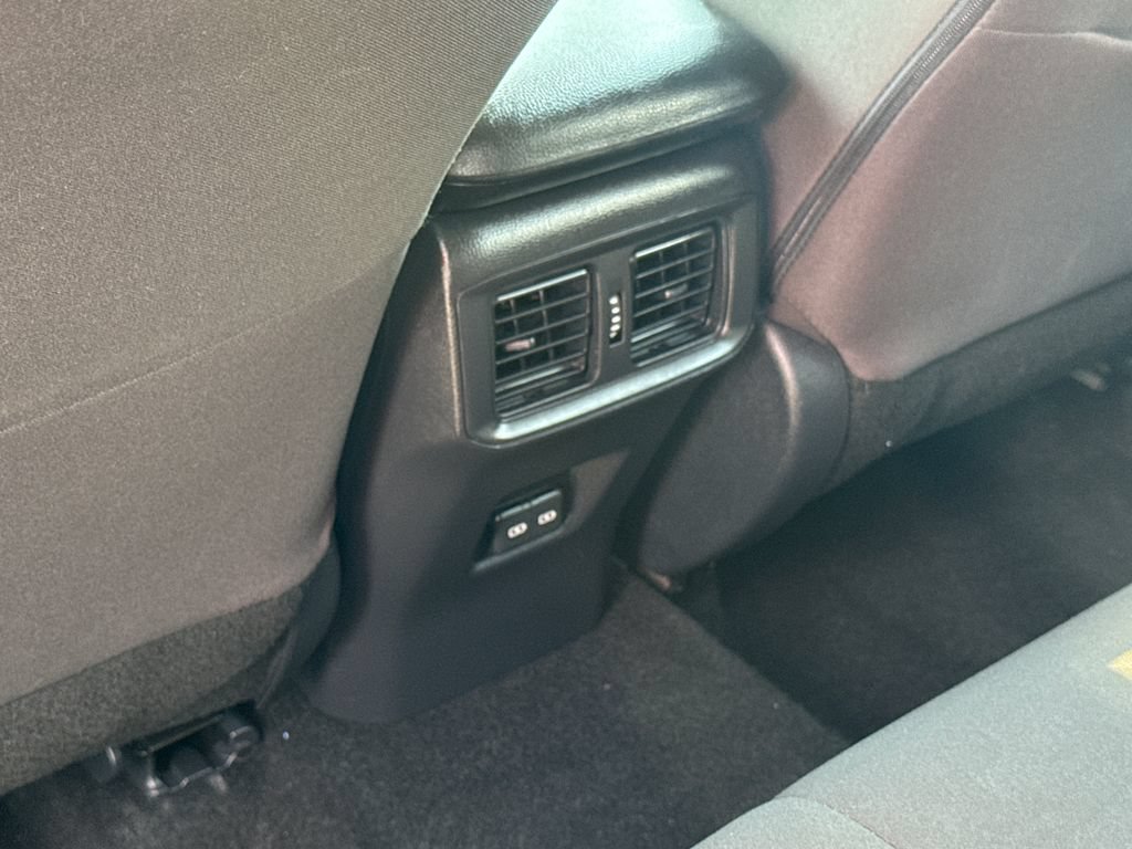 Used 2025 Toyota RAV4 XLE AWD/4WD image 35