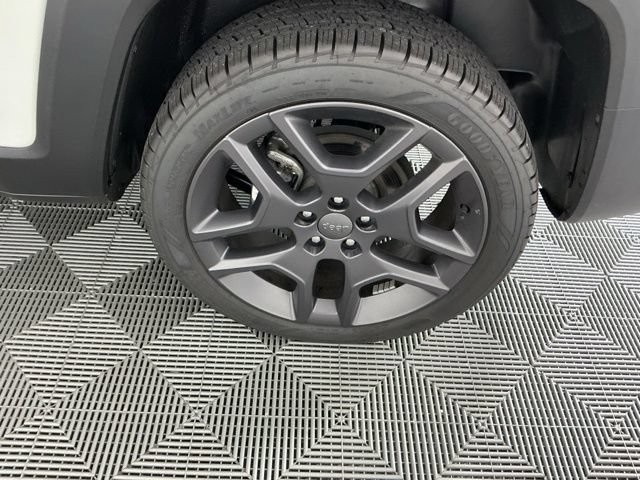 Used 2021 Jeep Renegade Latitude AWD/4WD image 17