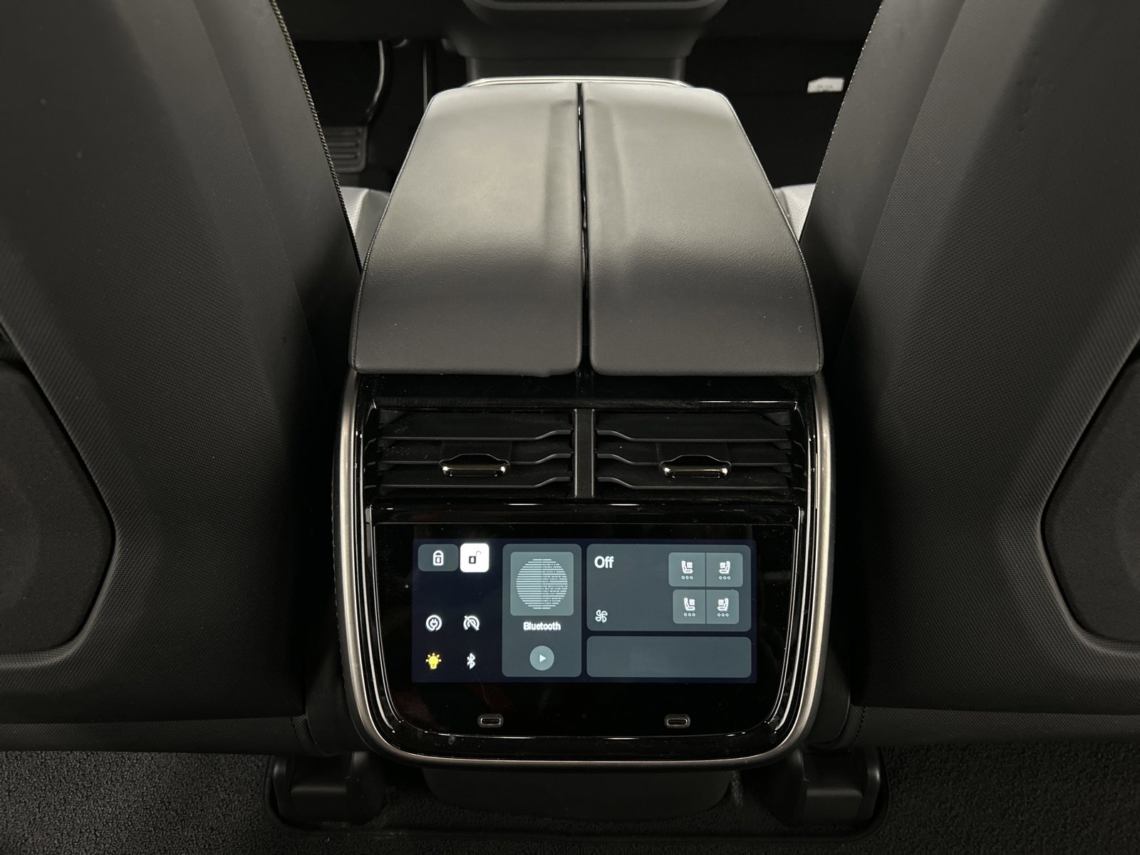 Used 2025 Rivian R1S Adventure AWD/4WD image 30