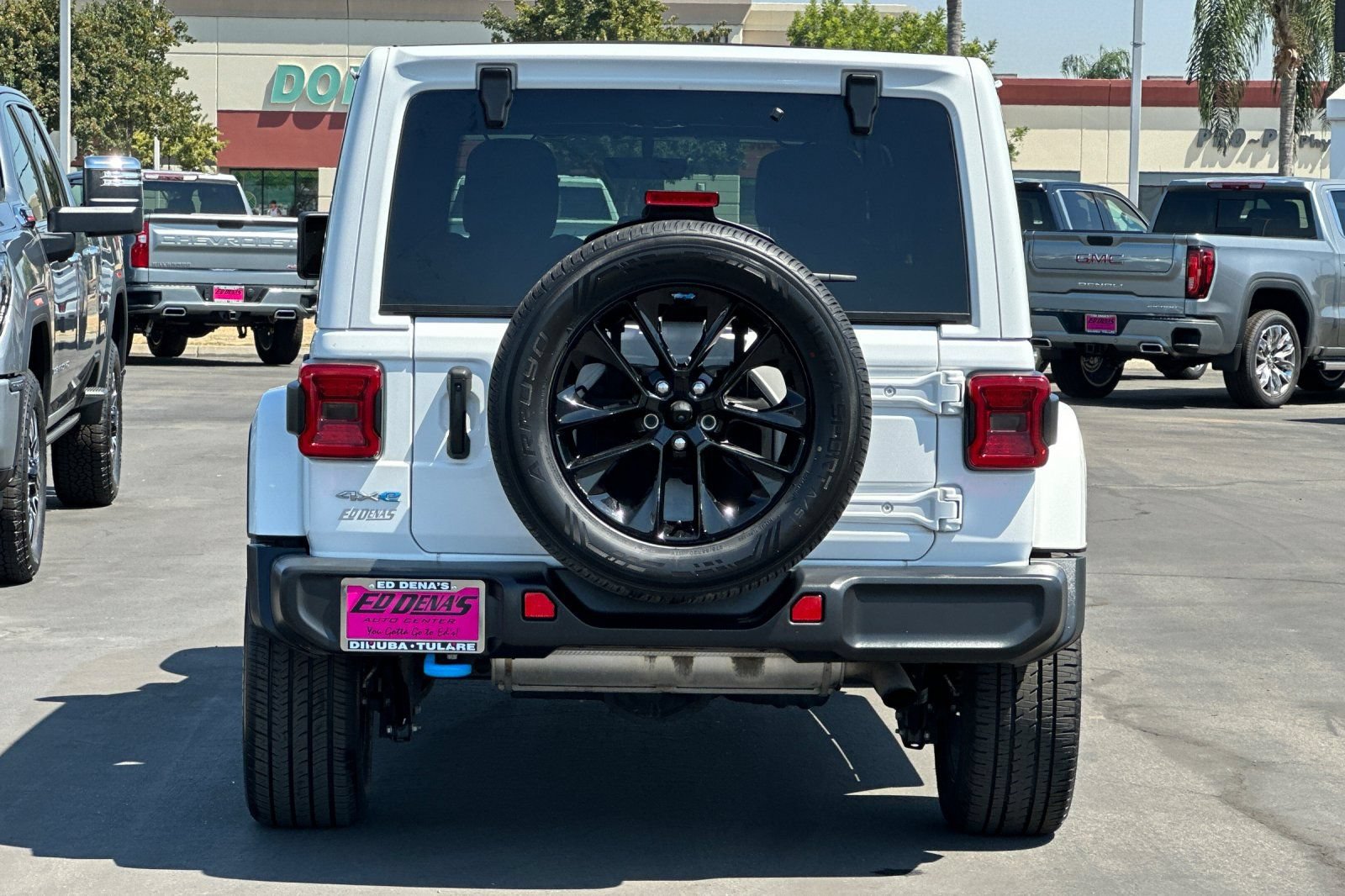 Used 2022 Jeep Wrangler Unlimited Sahara AWD/4WD image 6