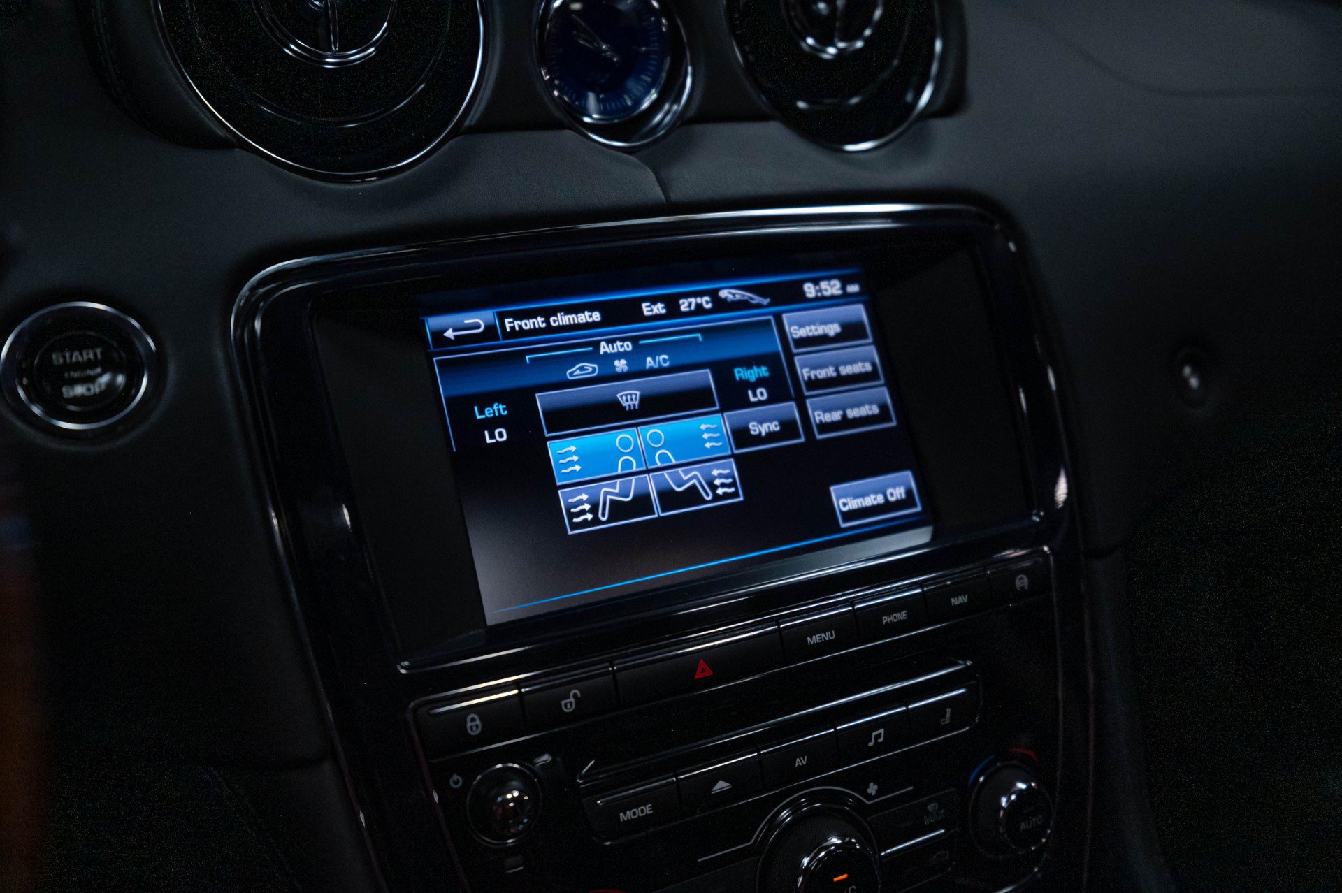 Used 2013 Jaguar XJ AWD image 39