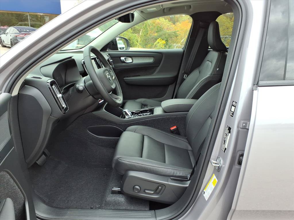 Certified 2026 Volvo XC40 B5 Plus w/ Climate Package AWD/4WD image 9