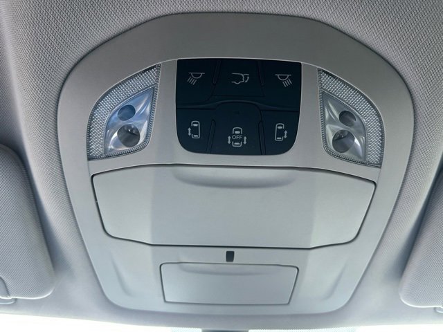 Used 2024 Chrysler Pacifica Touring-L image 39