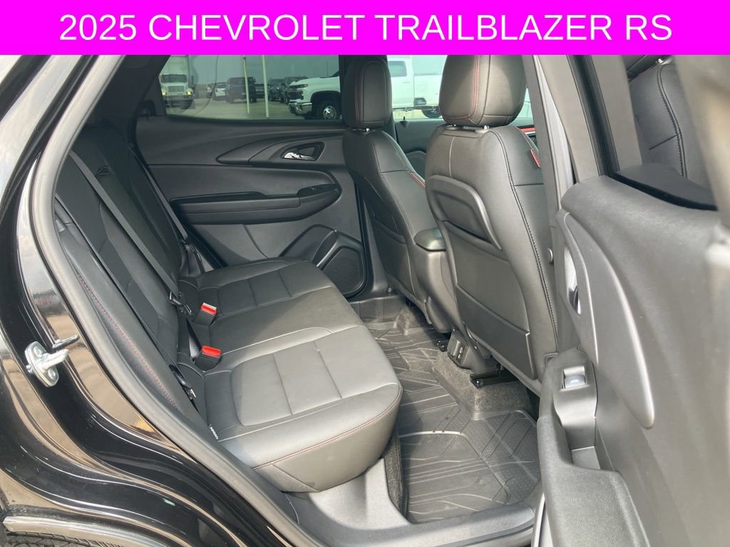 Used 2025 Chevrolet TrailBlazer RS w/ Convenience Package image 13