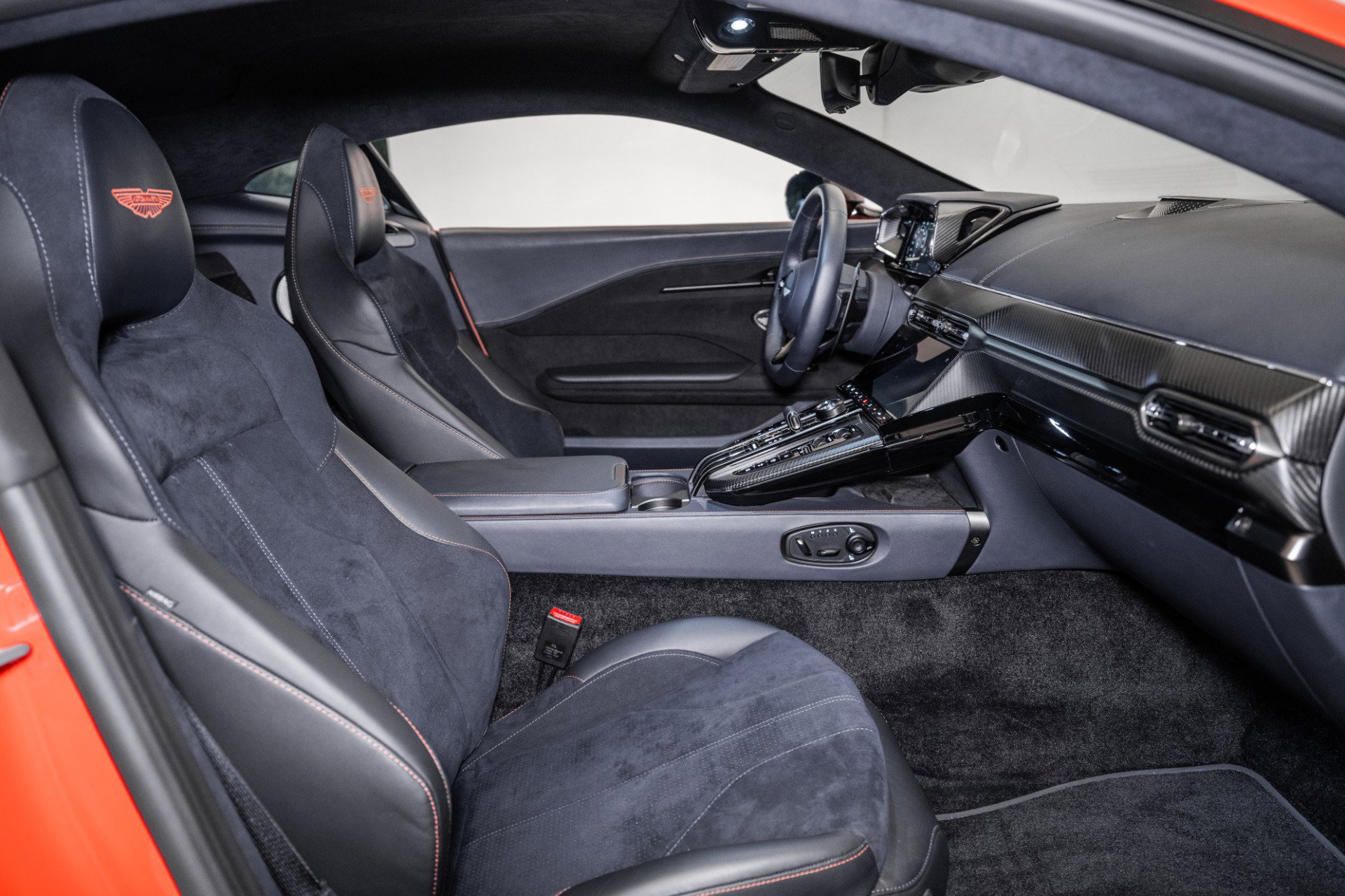 Used 2025 Aston Martin V8 Vantage Coupe image 14