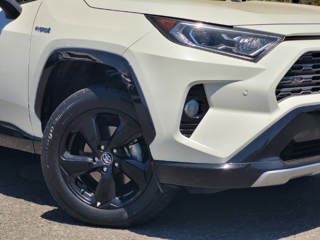 Used 2021 Toyota RAV4 XSE AWD/4WD image 4