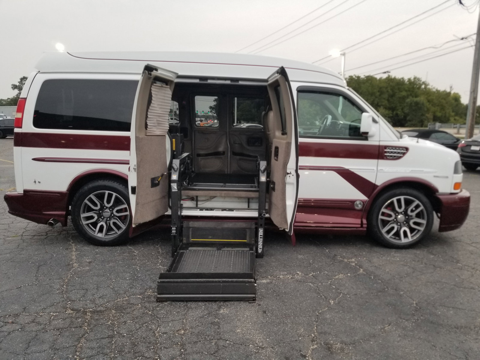 Used 2012 GMC Savana 1500 image 24