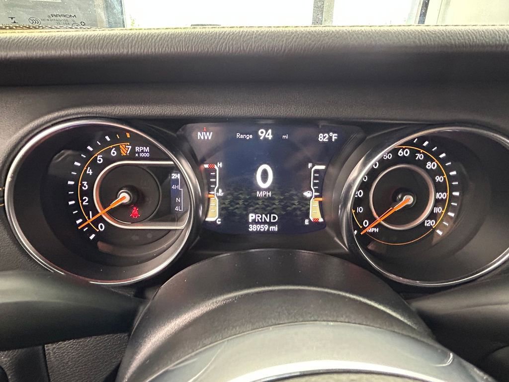 Used 2022 Jeep Wrangler Unlimited Sahara AWD/4WD image 28