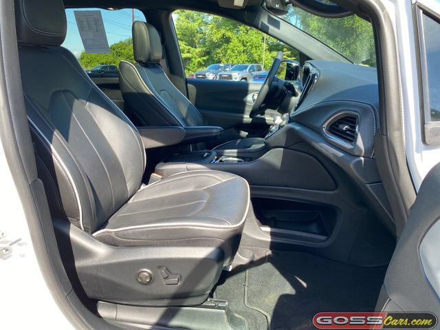Certified 2026 Chrysler Pacifica Limited FWD image 6