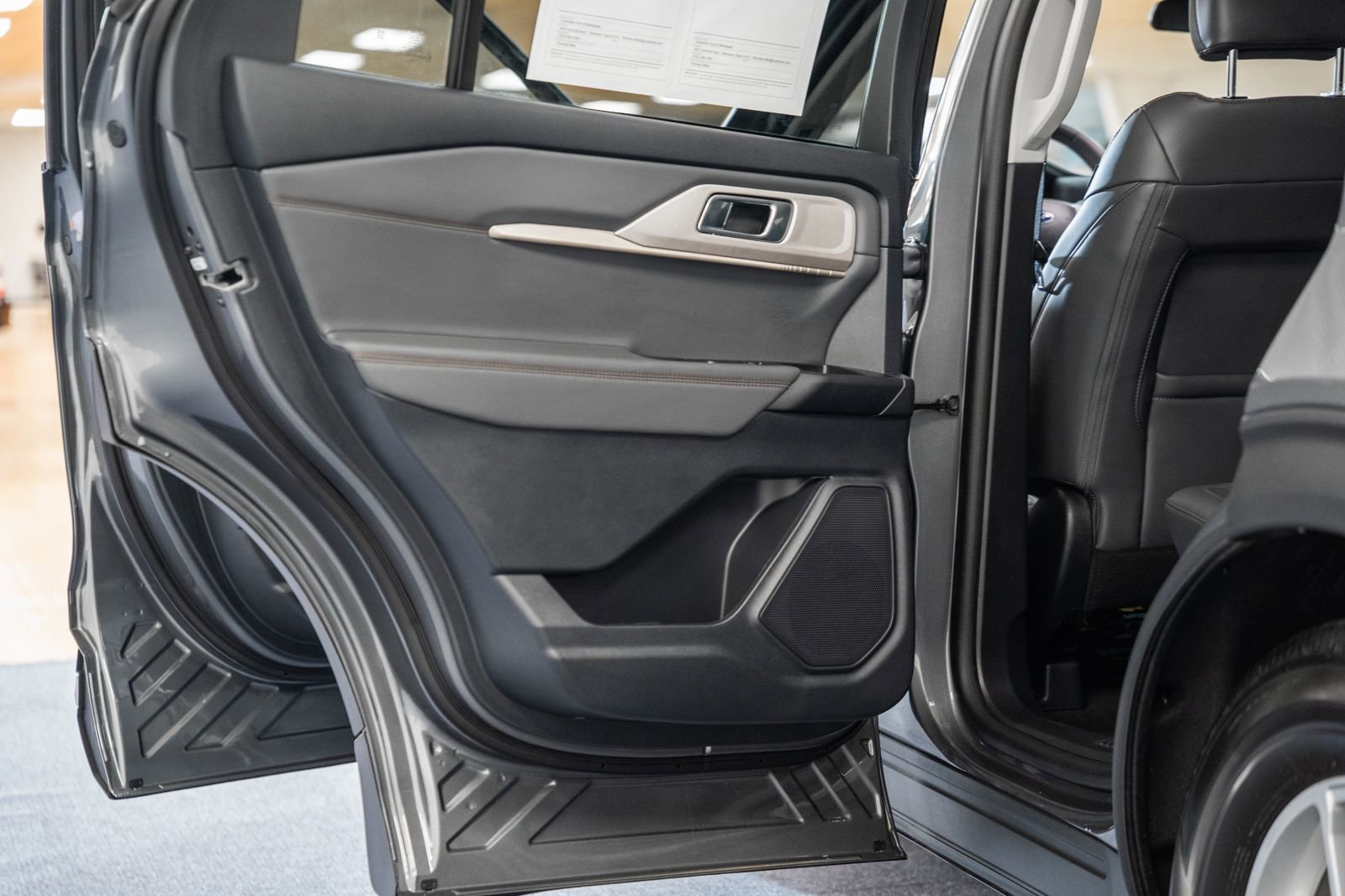 Certified 2025 Ford Explorer Active w/ Active Comfort Package image 43