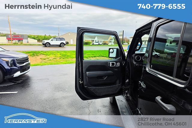 Used 2020 Jeep Gladiator Overland AWD/4WD image 14
