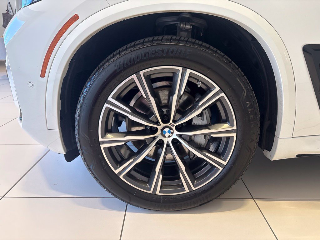 Used 2024 BMW X5 xDrive40i w/ M Sport Package AWD/4WD image 11