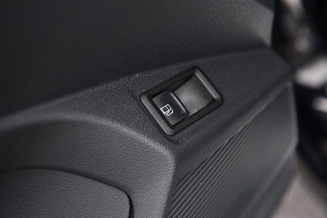 Certified 2023 Volkswagen Taos SE w/ Panoramic Sunroof Package image 9