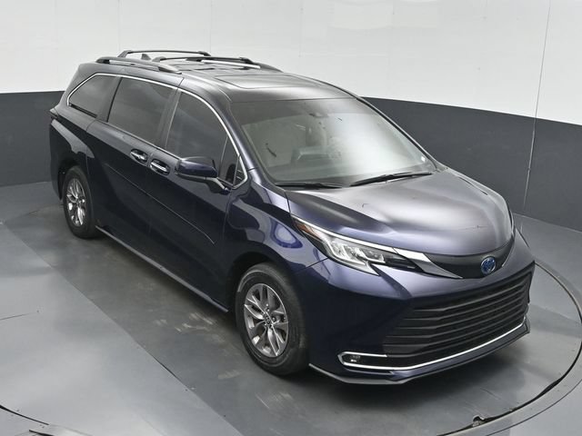 Used 2023 Toyota Sienna XLE FWD image 44