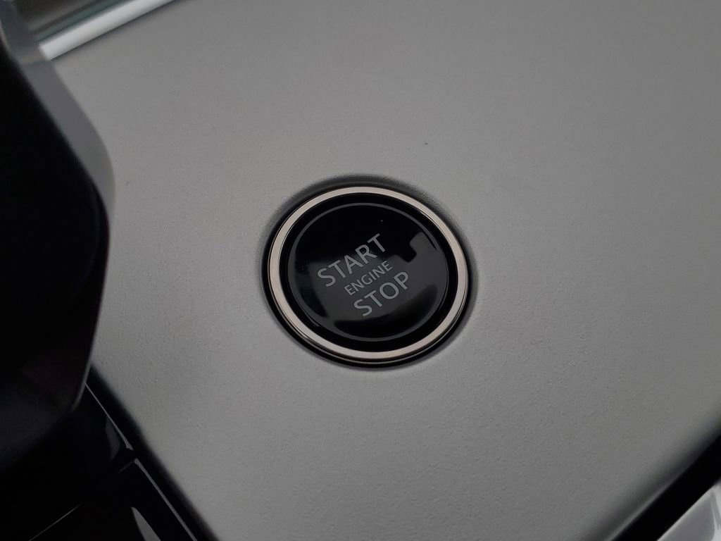 New 2026 Land Rover Range Rover Long Wheelbase SE image 18