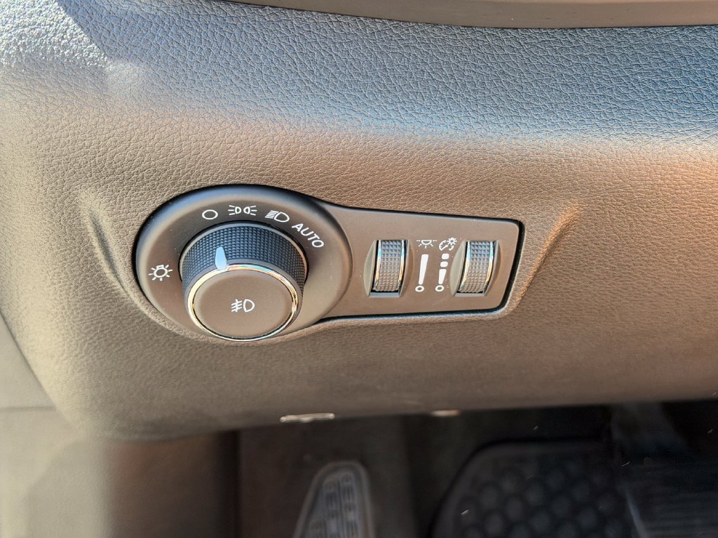Used 2025 Jeep Compass Trailhawk AWD/4WD image 11