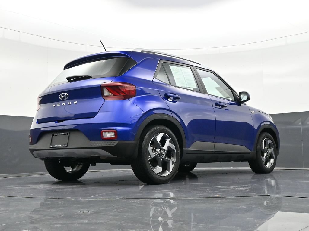 Used 2023 Hyundai Venue Limited image 33