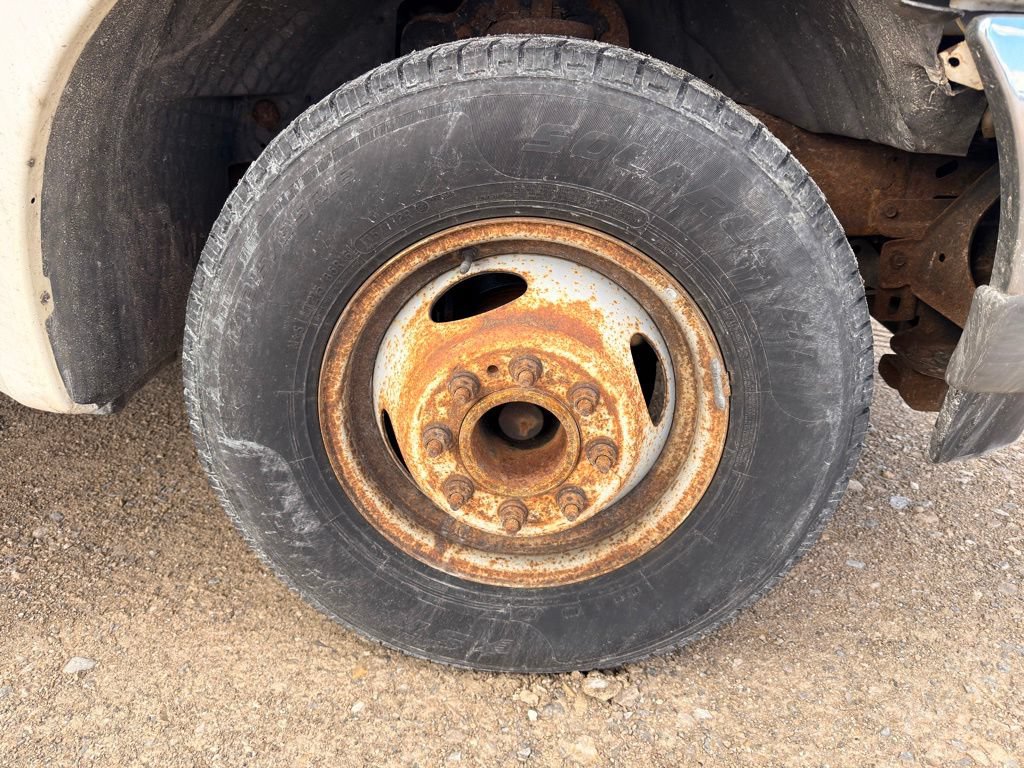 Used 2002 Ford F350 2WD Regular Cab DRW Super Duty image 17
