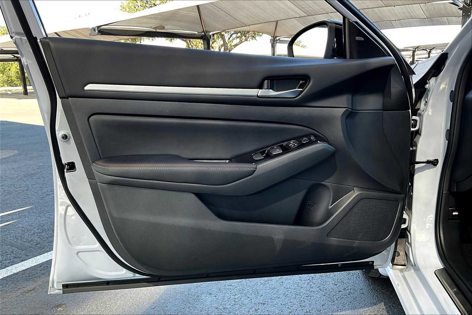 New 2025 Nissan Altima 2.5 SR image 10