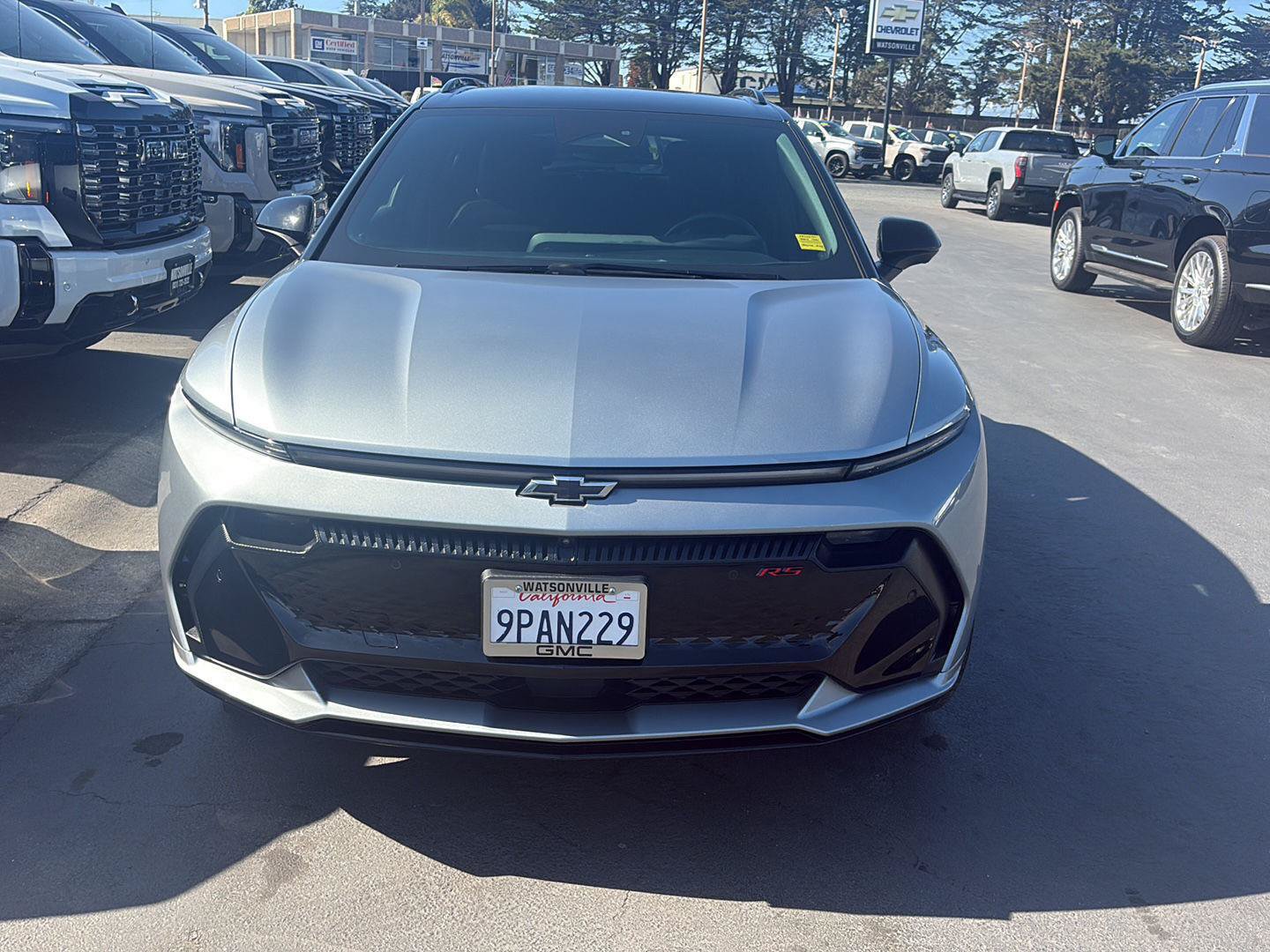 Used 2024 Chevrolet Equinox EV RS FWD image 2